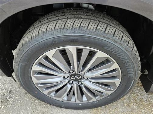 2025 INFINITI QX80 Luxe