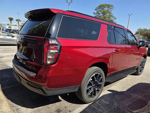 2023 Chevrolet Suburban RST