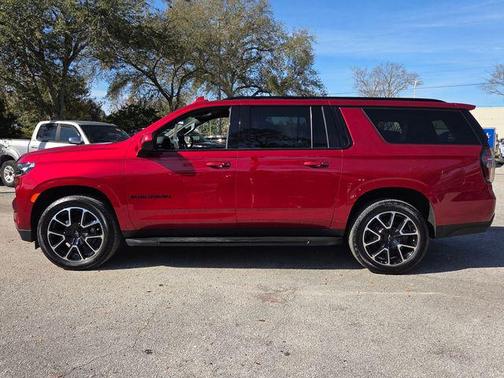 2023 Chevrolet Suburban RST