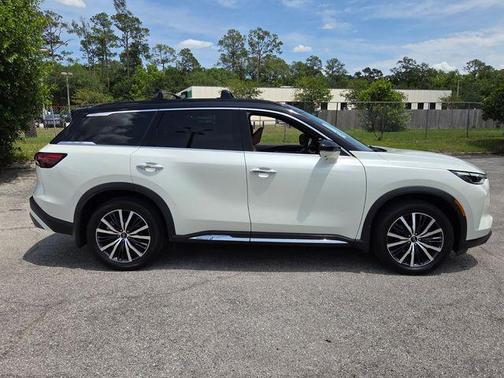 Majestic White/Black Obsidian 2023 INFINITI QX60 AUTOGRAPH