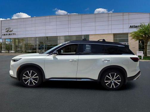 Majestic White/Black Obsidian 2023 INFINITI QX60 AUTOGRAPH