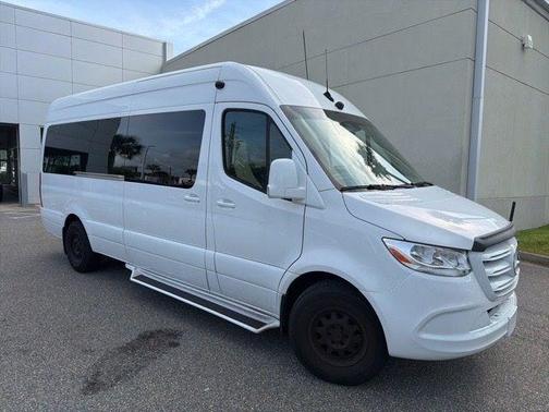 Arctic White 2023 Mercedes-Benz Sprinter 2500 Crew 170 WB