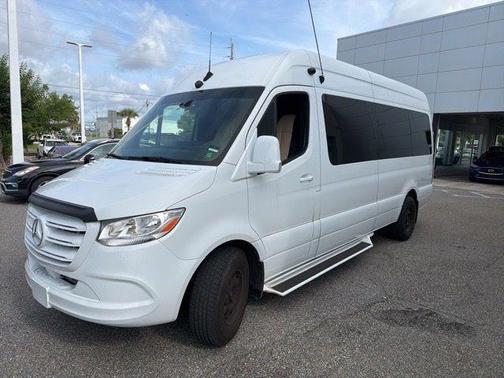 Arctic White 2023 Mercedes-Benz Sprinter 2500 Crew 170 WB