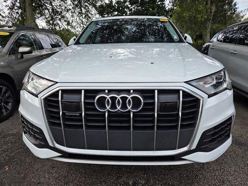 Glacier White Metallic 2023 Audi Q7 45 Premium Plus