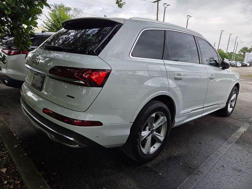 Glacier White Metallic 2023 Audi Q7 45 Premium Plus