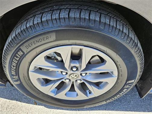2024 Toyota Sienna XLE 8 Passenger