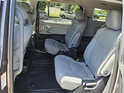 2024 Toyota Sienna XLE 8 Passenger
