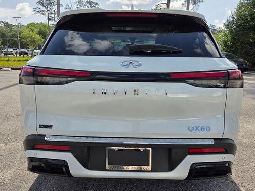Majestic White 2025 INFINITI QX60 Luxe