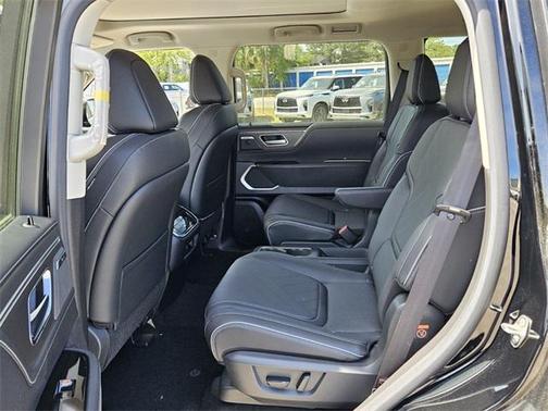 2025 INFINITI QX80 Luxe