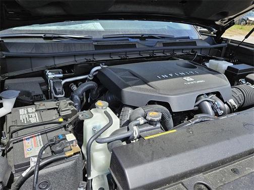 2025 INFINITI QX80 Luxe