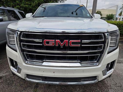White Frost Tricoat 2022 GMC Yukon SLT