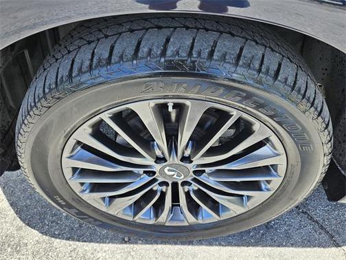 2022 INFINITI QX80 SENSORY