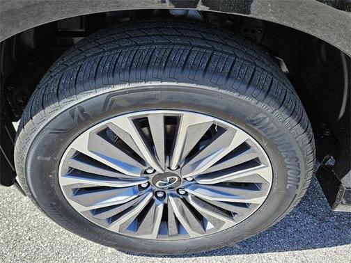 2025 INFINITI QX80 Luxe