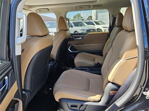 2025 INFINITI QX80 Luxe