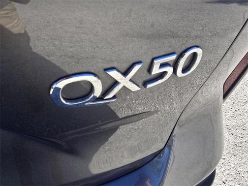 2022 INFINITI QX50 LUXE