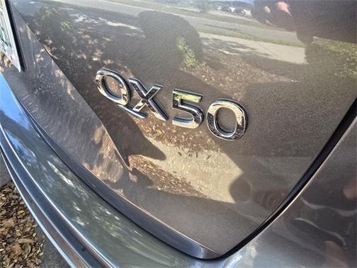 2022 INFINITI QX50 LUXE