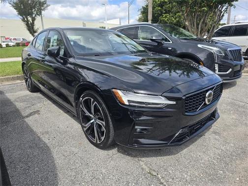 2024 Volvo S60 B5 Plus Dark Theme