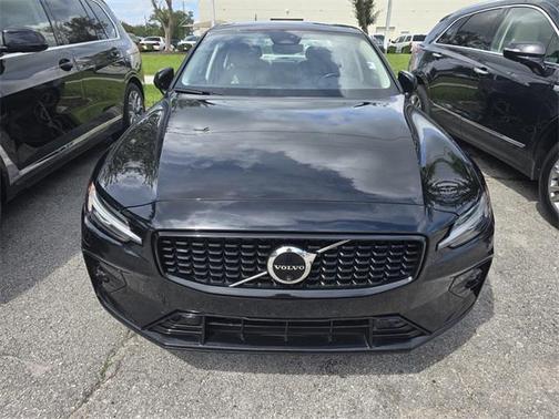 2024 Volvo S60 B5 Plus Dark Theme