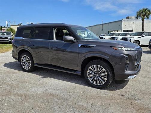 2025 INFINITI QX80 Luxe