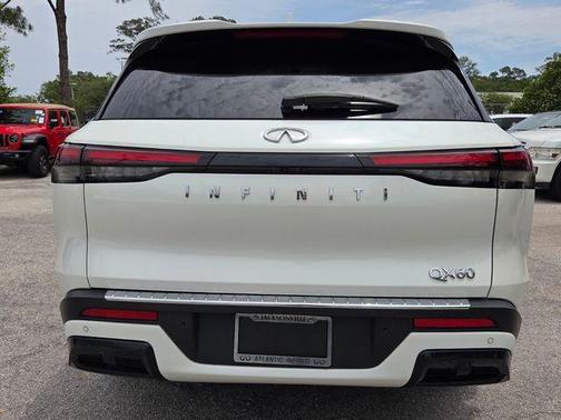 Majestic White 2025 INFINITI QX60 Luxe