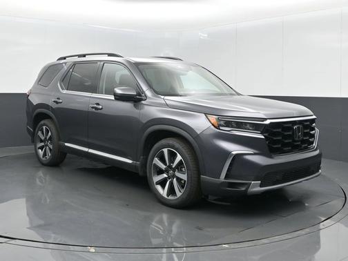 Modern Steel Metallic 2023 Honda Pilot