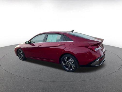 2025 Hyundai ELANTRA SEL