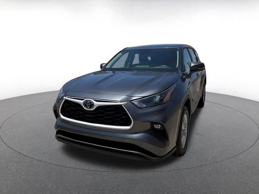 Magnetic Gray Metallic 2025 Toyota Highlander LE