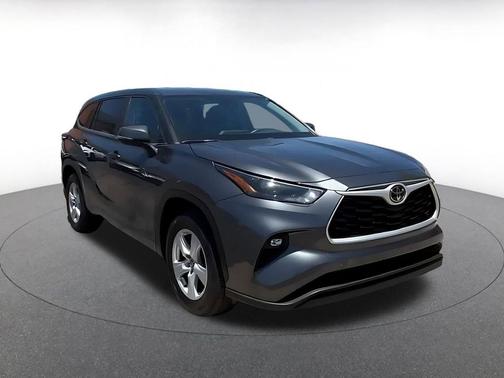 Magnetic Gray Metallic 2025 Toyota Highlander LE