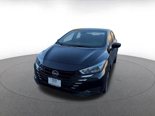 Super Black 2025 Nissan Versa 1.6 SV