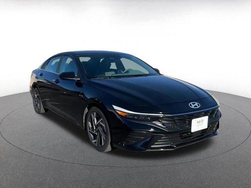 2025 Hyundai ELANTRA SEL