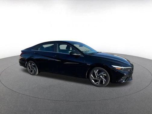 2025 Hyundai ELANTRA SEL