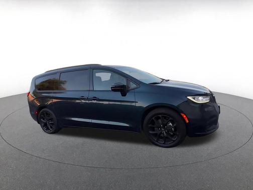 Fathom Blue Pearlcoat 2025 Chrysler Pacifica Limited