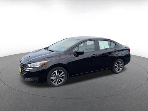 Super Black 2025 Nissan Versa 1.6 SV