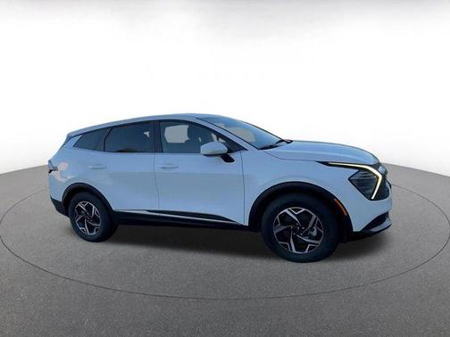 Snow White Pearl 2025 Kia Sportage LX