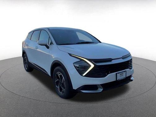 Snow White Pearl 2025 Kia Sportage LX