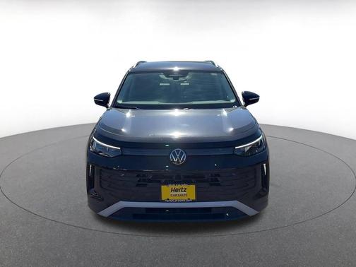 Deep Black Pearl 2026 Volkswagen Tiguan 2.0T SE