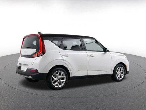 Snow White Pearl 2025 Kia Soul LX