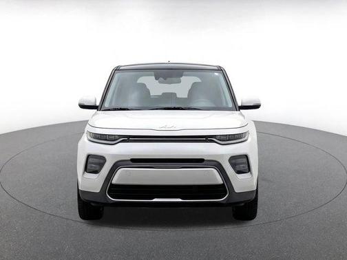 Snow White Pearl 2025 Kia Soul LX