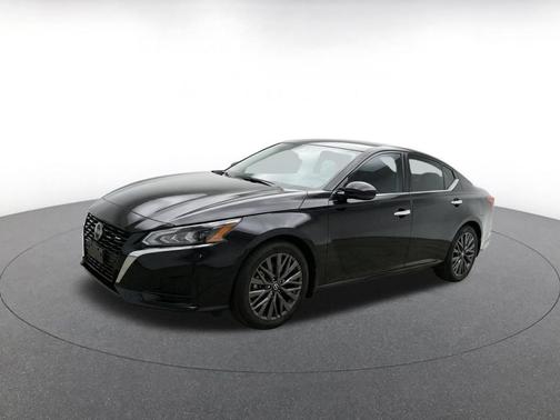 Super Black 2025 Nissan Altima SV FWD