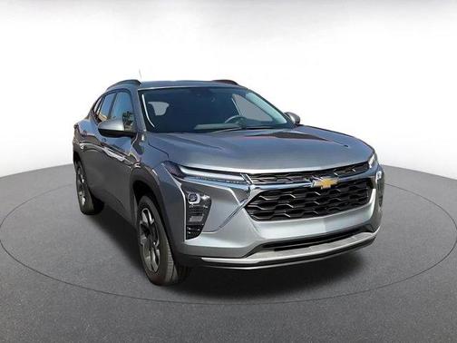 Sterling Gray Metallic 2025 Chevrolet Trax LT