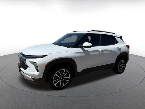 Summit White 2025 Chevrolet Trailblazer LT