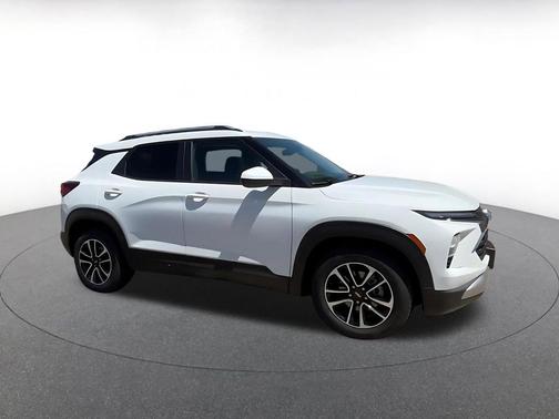 Summit White 2025 Chevrolet Trailblazer LT