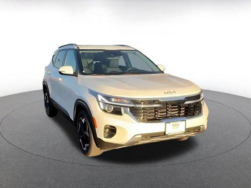 Snow White Pearl 2025 Kia Seltos S