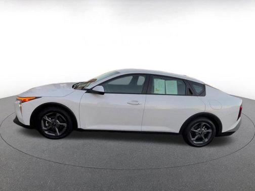 Snow White Pearl 2025 Kia K4 LXS