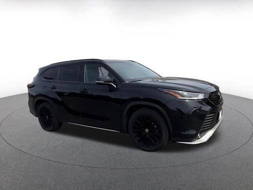 Midnight Black Metallic 2024 Toyota Highlander XSE