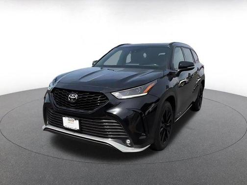 Midnight Black Metallic 2024 Toyota Highlander XSE