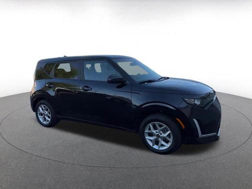 Fusion Black 2025 Kia Soul LX