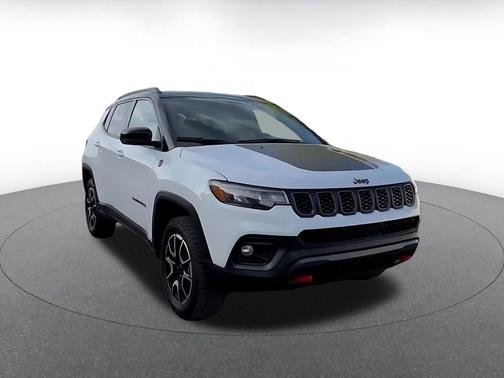 Bright White Clearcoat 2025 Jeep Compass Trailhawk