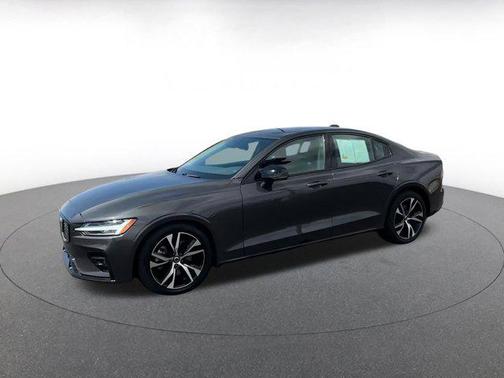 2024 Volvo S60 B5 Core Dark Theme