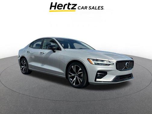 2024 Volvo S60 B5 Core Dark Theme